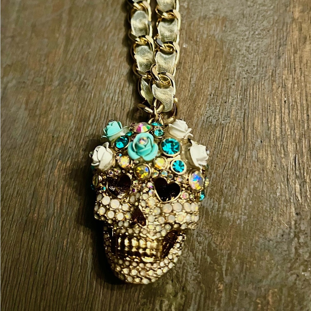 🆕 Betsey Johnson Skull Necklace NWT